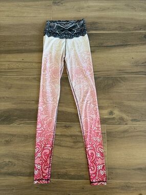 Arthletic High Waisted Bow & Lace Print Leggings